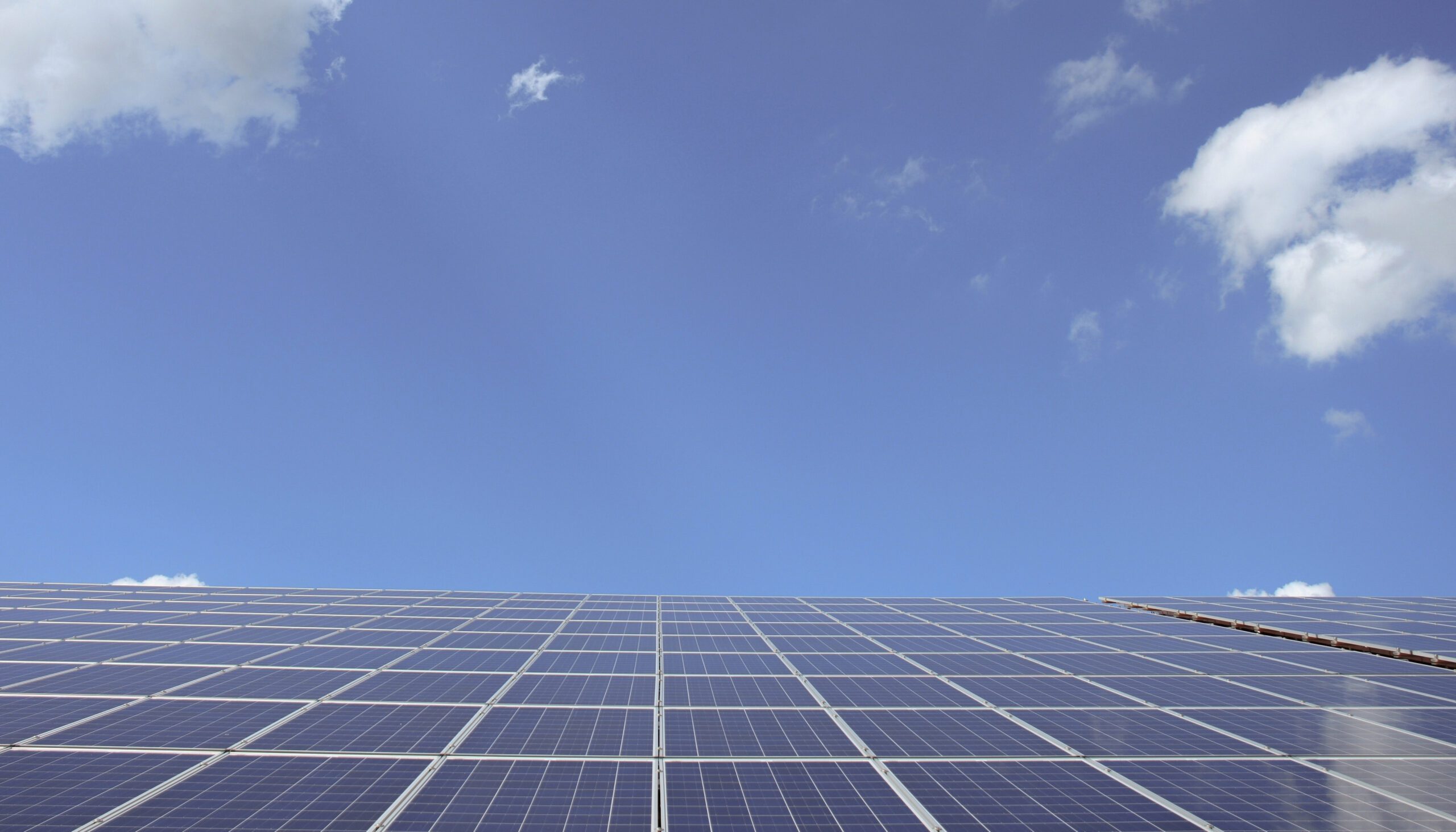 Kas lemia saulės elektrinės efektyvumą ir kaip rasti geriausią sprendimą?
